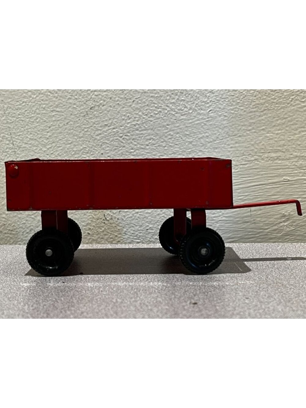 Vintage ERTL 1/32 Wagon - Diecast Metal Red USA